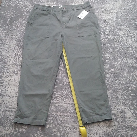 Women's size 16 hunter green cropped pants - Picture 7 of 9